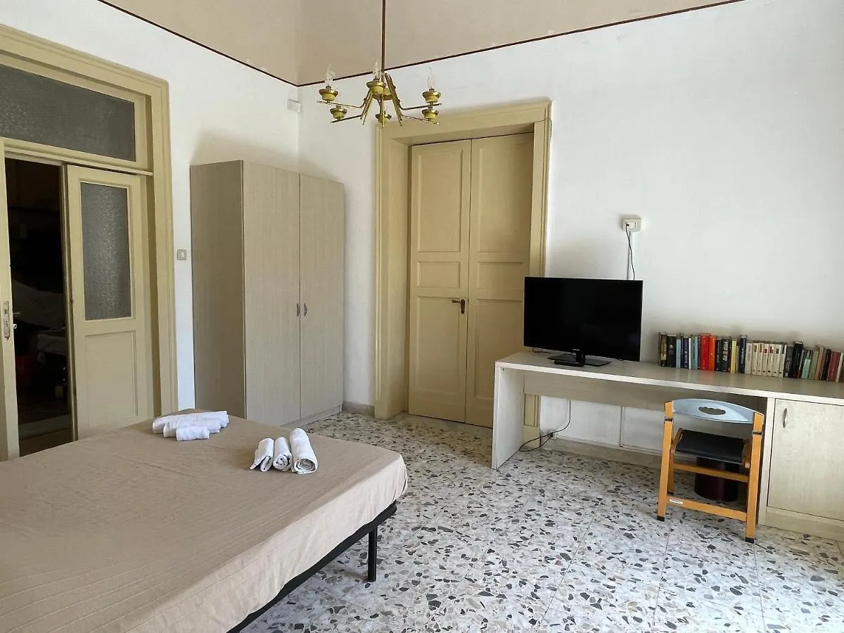 Bed And Books Isabella Bed & Breakfast Catania Italy