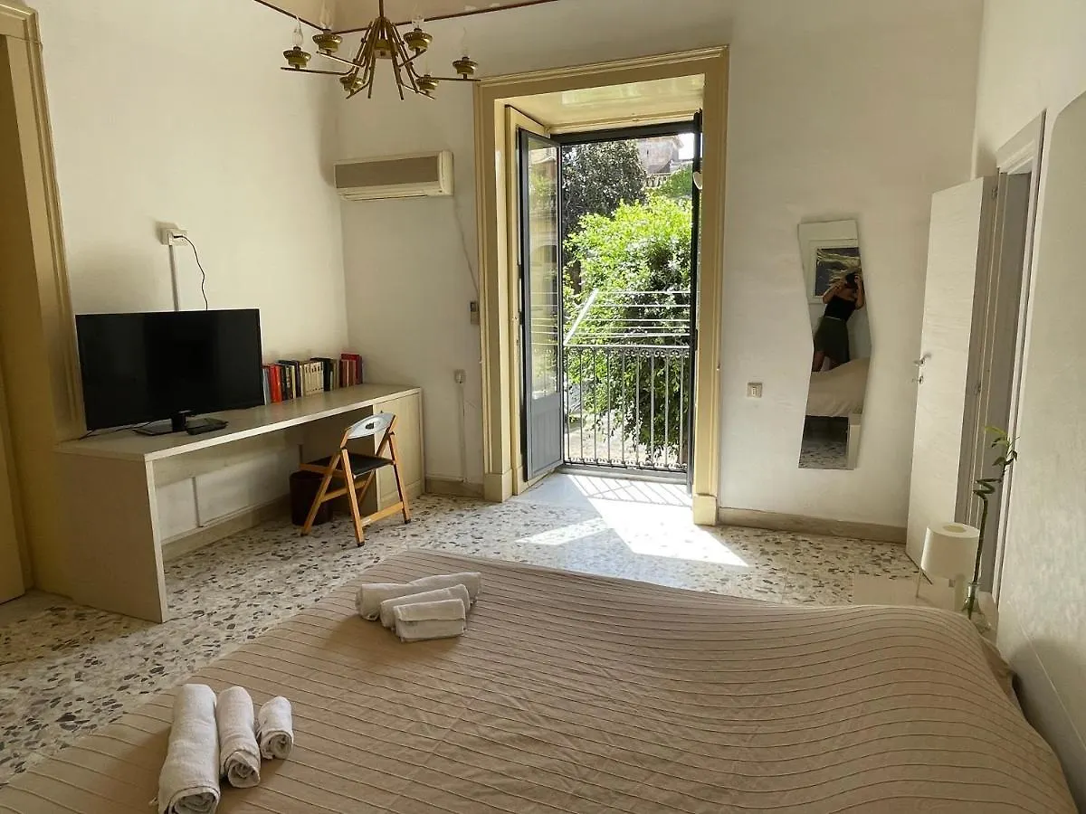 Bed And Books Isabella Bed & Breakfast Catania Italy