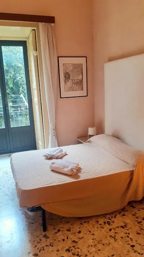 Bed And Books Isabella Bed & Breakfast Catania